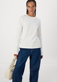 Calvin Klein Jeans REGULAR LONG SLEEVED - Tops ar garām piedurknēm - bright white