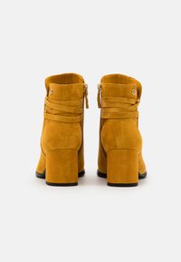 s.Oliver BLACK LABEL Ankle boots - saffron