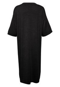 Abito t-shirt oversize nero con maniche corte, scollatura rotonda e texture morbida, caratterizzato da un taglio dritto e design minimal.