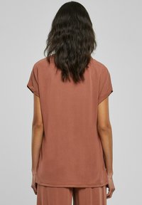 Urban Classics EXTENDED SHOULDER - Basic T-shirt - terracotta