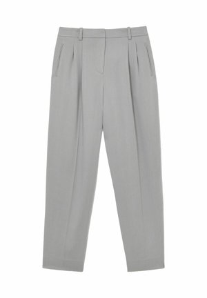 Pantaloni de culoare gri deschis, croiți cu pliuri frontale, buzunare laterale cu fante, bretele pentru curea și croială cu picior drept.