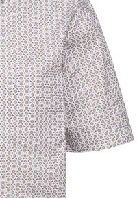 Camicia a maniche corte in tessuto bianco con un motivo floreale ripetuto in blu e marrone, dotata di colletto classico e orlo leggermente curvo.