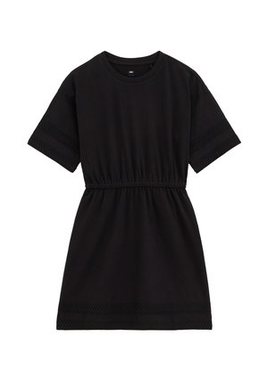 Robe noire à manches courtes avec taille élastique, bordure en dentelle aux manches et à l'ourlet, et encolure ronde.