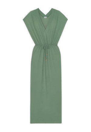 Robe maxi verte avec un décolleté en V, des manches courtes et une taille élastique. Fabriquée dans un tissu lisse, elle présente des accents dorés sur le cordon.