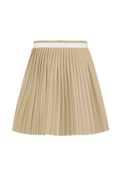 Beżowa plisowana spódnica z fakturowanym wykończeniem, z elastycznym białym pasem w talii. Spódnica sięga powyżej kolana.