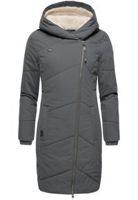Manteau isolé gris avec capuche, équipé d'une doublure douce crème, d'un motif matelassé diagonal, de poches latérales et d'une fermeture éclair sur le devant.