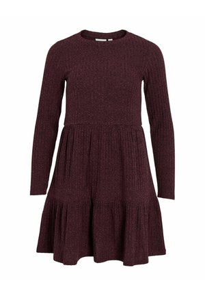 Robe côtelée bordeaux foncé à manches longues, décolleté rond et jupe croisée évasée. Fabriquée en tissu texturé.