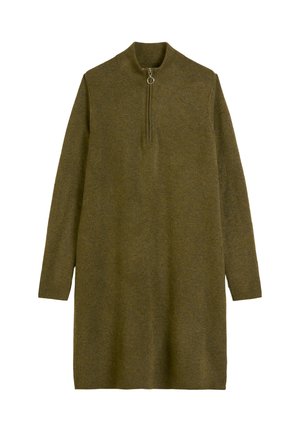 Olijfgroene trui jurk, gemaakt van zachte stof, met een hoge kraag, halve rits, lange mouwen en een ontspannen pasvorm.
