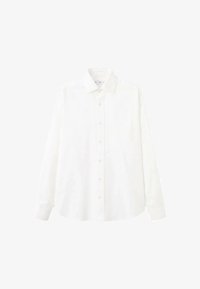 Camisa blanca de manga larga con botones, hecha de algodón, con cuello clásico, cierre frontal de botones y dobladillo curvado con textura sutil.