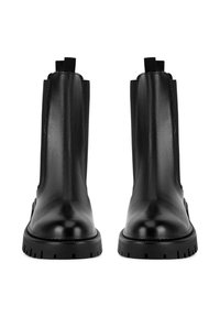Czarne skórzane botki za kostkę z elastycznymi panelami po bokach, okrągłym noskiem i grubymi czarnymi gumowymi podeszwami, z wyraźnym przeszyciem i pętelkami do zakładania.