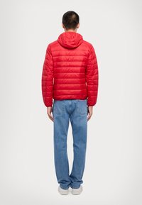 EA7 Emporio Armani TRAIN CORE LIGHT JACKET - Dunjakke - salsa