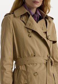 Lauren Ralph Lauren Petite WATER REPELLENT BELTED TWILL TRENCH COAT - Trenčkot - birch tan