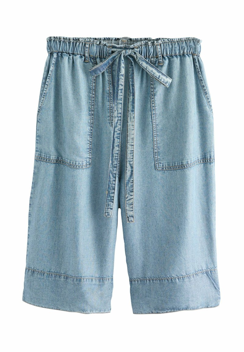 Shorts in denim azzurro chiaro con cintura elastica, lacci regolabili, due tasche laterali e un taglio dritto con dettagli di cucitura in evidenza.