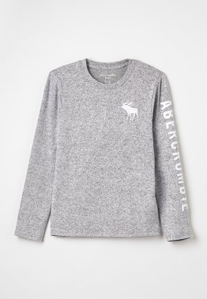 Szara koszula z długim rękawem z białym logo łosia na piersi oraz napisem "ABERCROMBIE" pionowo na prawym rękawie.