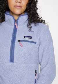 Patagonia RETRO MARSUPIAL - Camisola de lã polar - light current blue