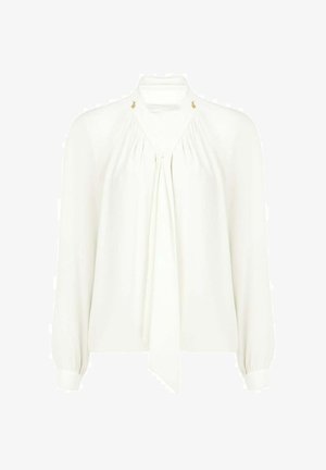 Blusa bianca a maniche lunghe con colletto alto, dettaglio annodato sul davanti, pieghe e accenti dorati sullo scollo. Tessuto liscio e vestibilità morbida.
