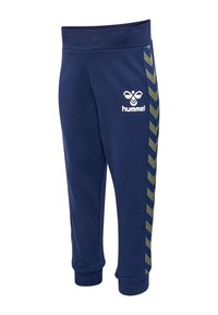 Marineblaue Sweatpants mit einem gerippten Bund, ausgestattet mit grünen Chevron-Akzenten an den Seiten und einem weißen Hummel-Logo auf der Vorderseite.