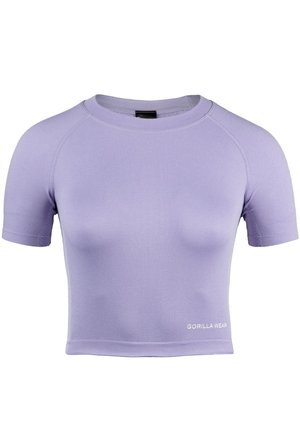 Ljubičasti kratki rukav, prilagođeni crop top od rastezljivog materijala s okruglim izrezom i logotipom "GORILLA WEAR" na prednjoj strani.
