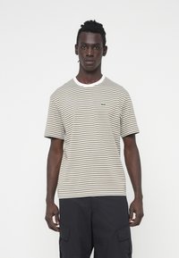 Lacoste Marškinėliai su spaudiniu - white/olive
