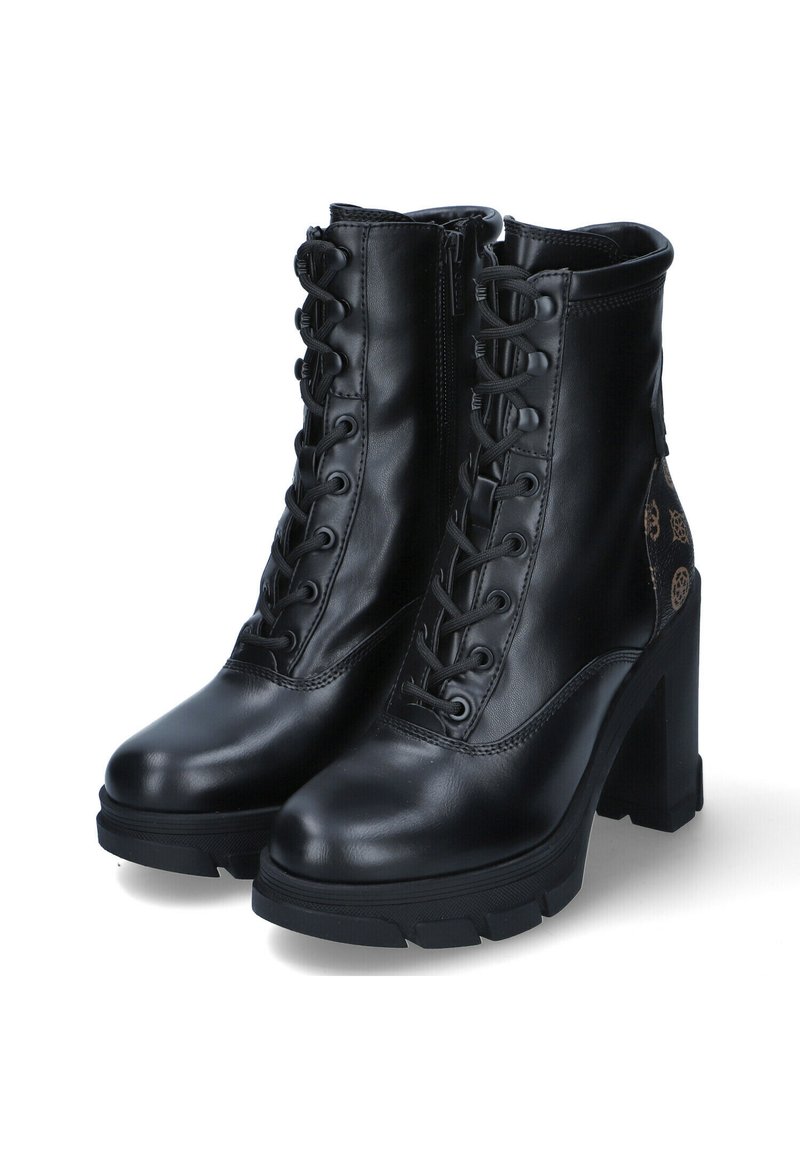 Bottes noires en cuir à chevilles avec un design à lacets, un talon haut massif et un accent à motifs sur les côtés. Texture lisse, semelle robuste.