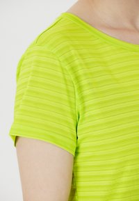 Whistler SKYLON - T-shirt till träning - 3194 tender shoots