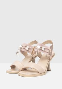 NeroGiardini Sandali con tacco - cipria