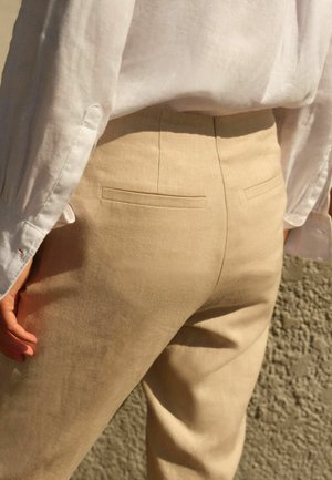 Next CROPPED REGULAR FIT - Shorts - neutral