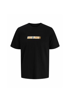 Czarny t-shirt z krótkim rękawem z logo "JACK & JONES" w białym i musztardowym kolorze, umieszczonym na środku klatki piersiowej.