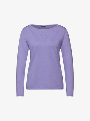 Langærmet lavendel top lavet af blødt stof, med en rund halsudskæring og tætsiddende design. Ingen synlige mønstre eller detaljer.