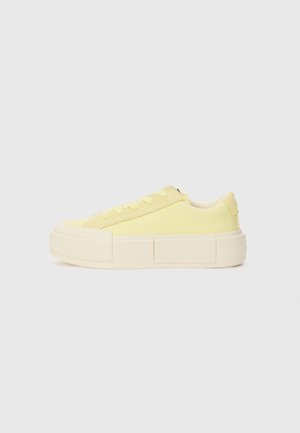 Converse, CHUCK TAYLOR CRUISE - Sneakers low - lemon slushy/egret/black