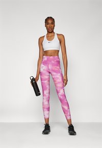 Nike Performance ONE 7/8  - Tights - hot fuchsia/black
