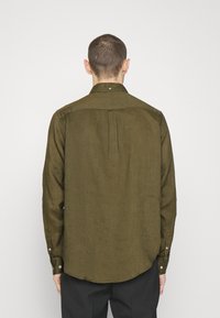 Les Deux KRISTIAN SHIRT - Marškiniai - olive night