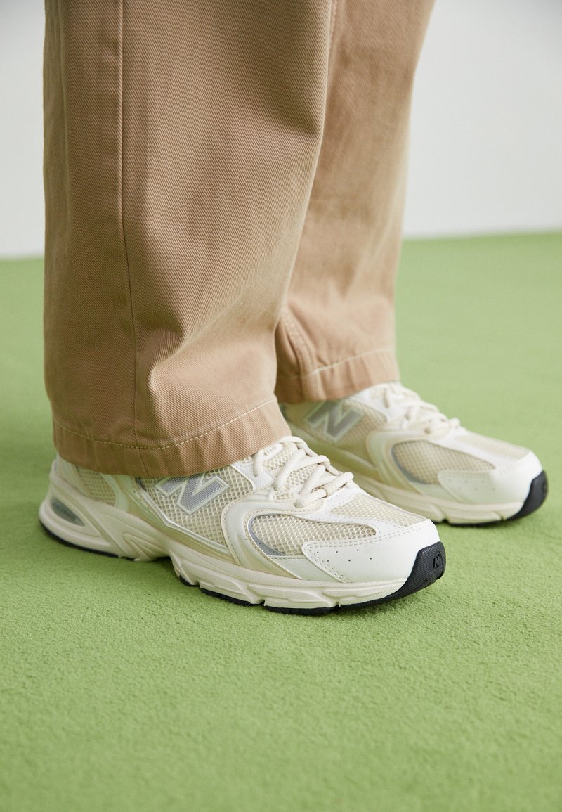 MR530 beige/off-white
