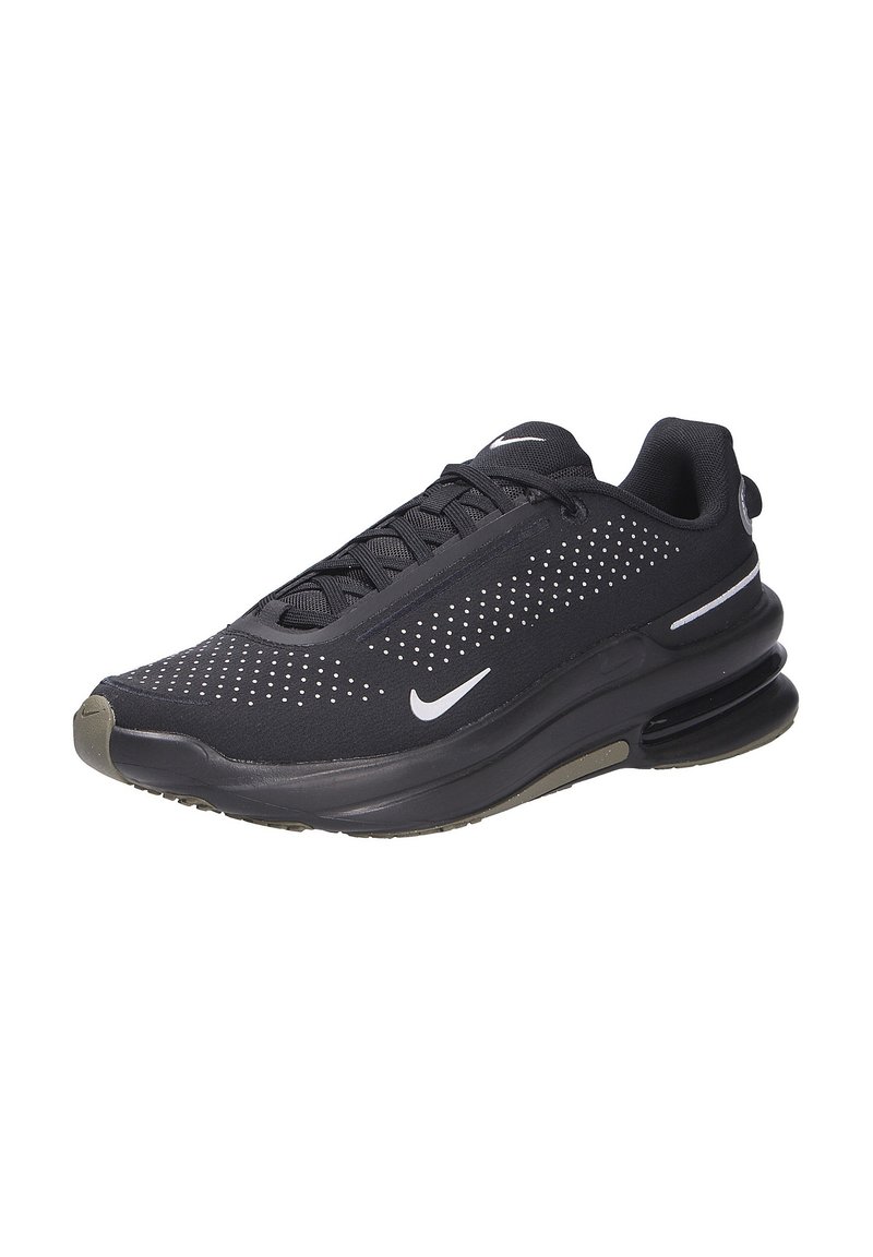 Zapatilla deportiva negra con parte superior de malla, diseño perforado, acentos en blanco y suela acolchada para soporte. Cordones en la parte delantera.