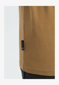 Ausgewählt, mustard