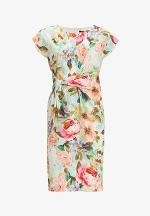 Blomstret kjole med en lys blå baggrund, prydet med store pink og beige blomster. Korte ærmer, rund halsudskæring og bånd i taljen.