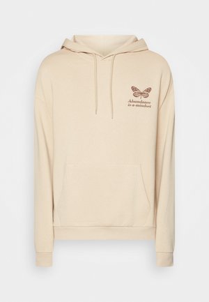 Beige hoodie van zachte stof, met een voorzak, capuchon met trekkoord en een bedrukte vlinderontwerp met tekst op de borst.