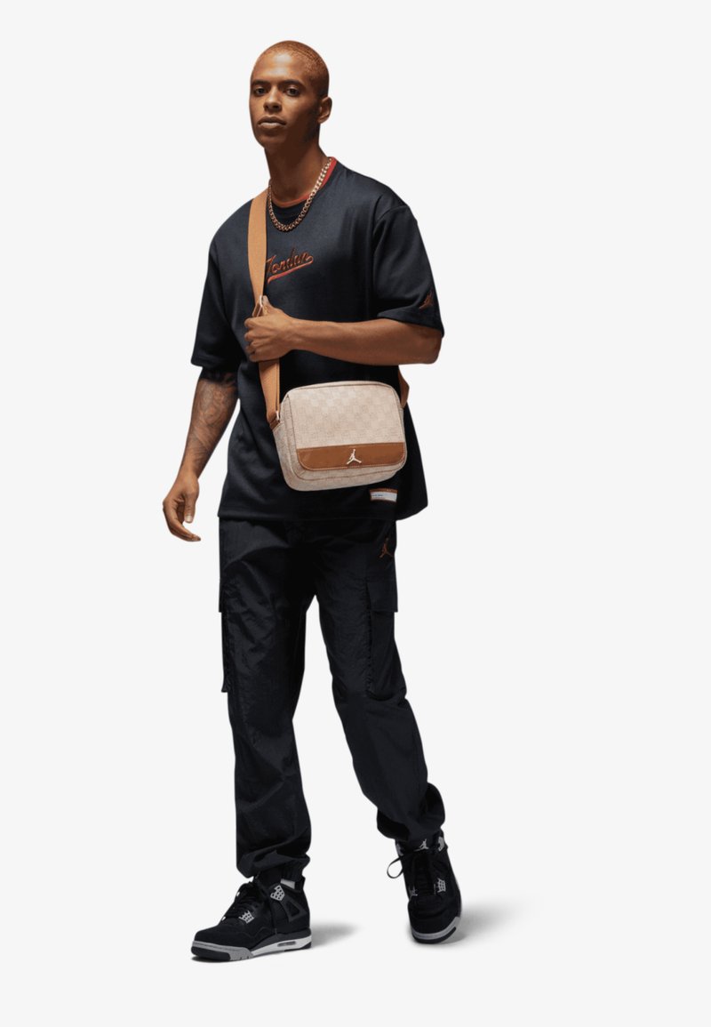 Jordan JAM MONOGRAM MINI MESSENGER BAG  - Taška cez plece - coconut milk
