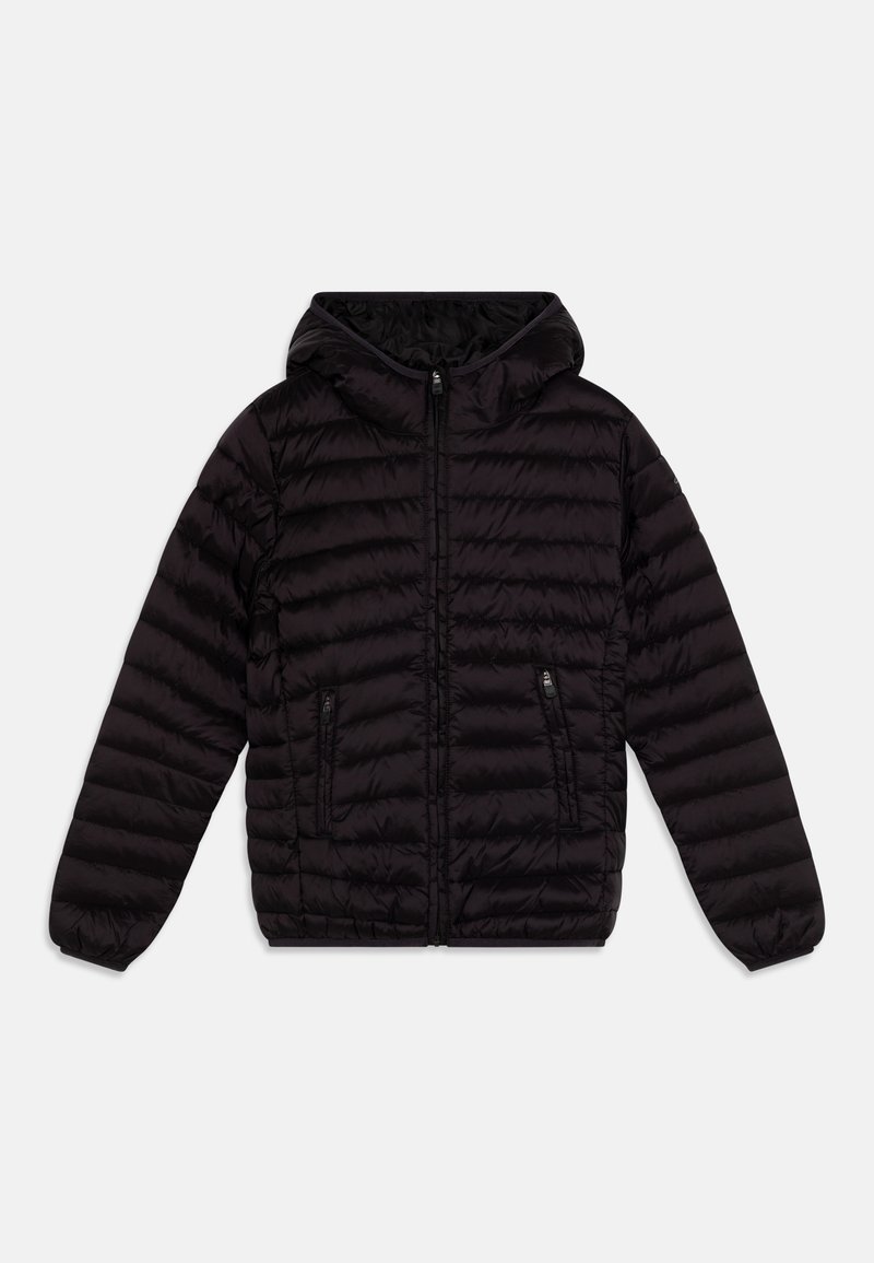 Veste matelassée légère noire avec quilting horizontal, fermeture éclair avant, deux poches zippées, poignets élastiques et capuche attachée.