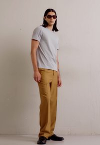 Filippa K TEE - Βασικό μπλουζάκι - feather grey