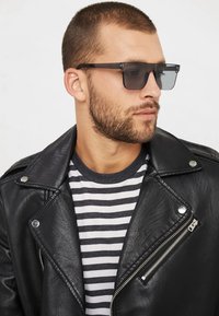 Urban Classics CHAIN SUNGLASSES - Occhiali da sole - black transparent