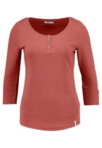 Damen Langarm-Henley-Shirt in staubrosa mit Rundhalsausschnitt und vier kleinen Vorderknöpfen, leicht abgerundetem Saum und seitlichem Schlitz auf weißem Hintergrund.