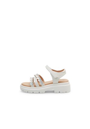 Sandalo bianco con suola chunky, tre cinturini intrecciati sulla parte frontale e cinturino posteriore con chiusura in velcro.