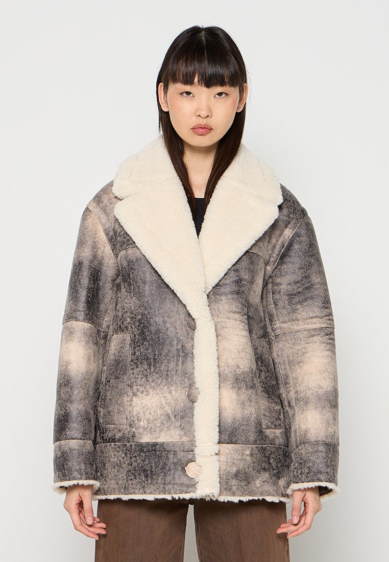 STAND STUDIO Imitatieleren jas grijs