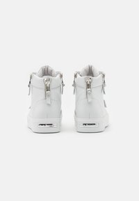 Kennel + Schmenger Baskets montantes - white