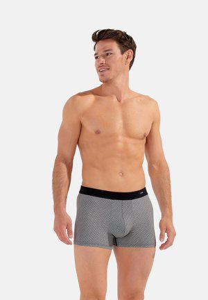 Grau gemusterte Boxershorts mit schwarzem Elastischem Bund, die ein geometrisches Design und eine weiche Textur aufweisen.