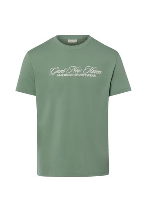 Grünes kurzärmeliges T-Shirt mit weißem Text "Gant New Haven American Sportswear" auf der Brust, Rundhalsausschnitt und schlichtem Design.