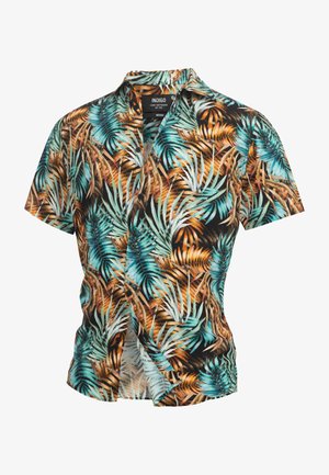 Koszula z krótkim rękawem wykonana z tkaniny z żywym wzorem palmowych liści w kolorach zielonym, brązowym i pomarańczowym na czarnym tle.