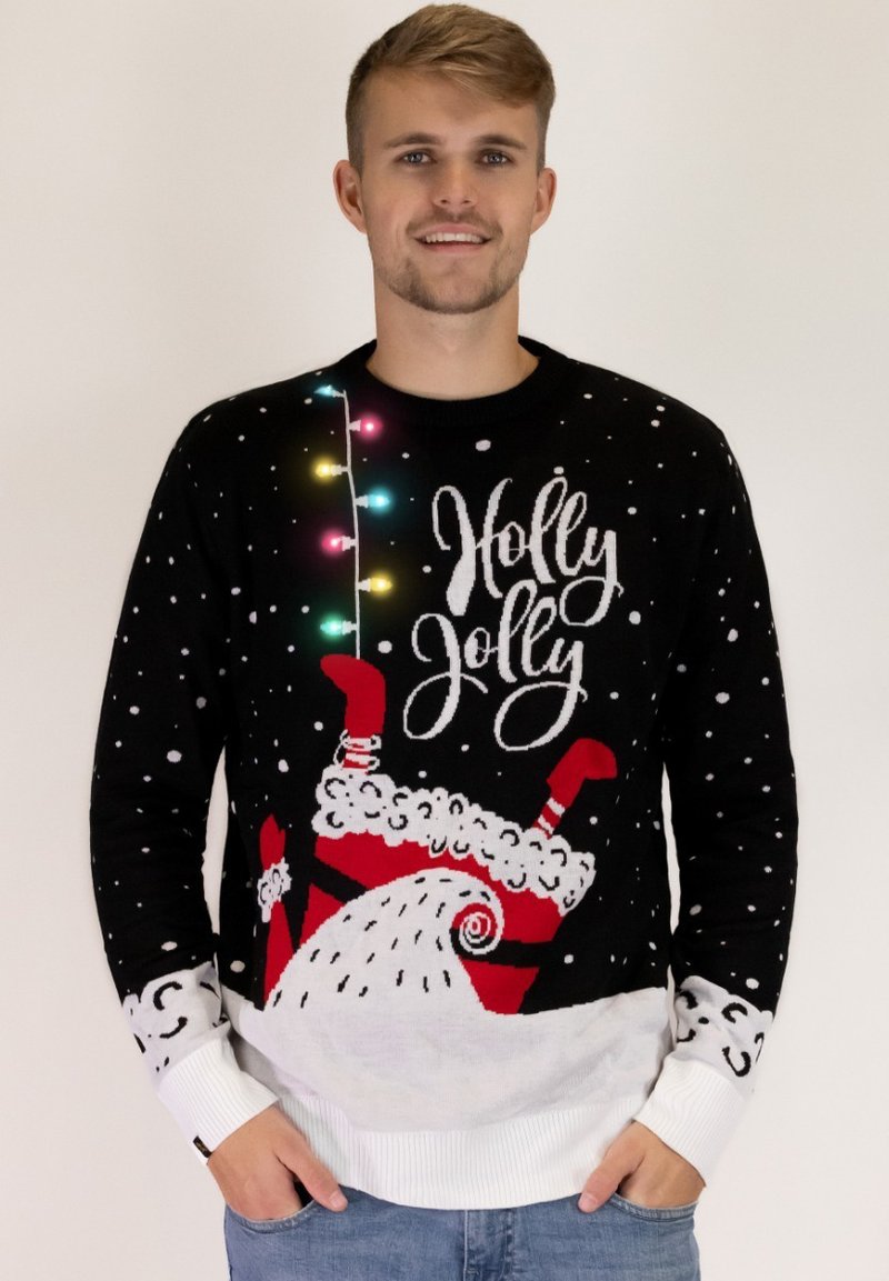 Schwarzer gestrickter Weihnachtspullover mit bunten Lichtern, dem Text "Holly Jolly", weißen Schneeflocken und einem Santa-Design am unteren Rand.