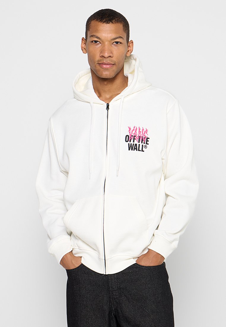 Biała bluza z zamkiem błyskawicznym i kapturem na sznurku, z różowo-czarnym logo "OFF THE WALL". Wykonana z miękkiego materiału o gładkiej fakturze.
